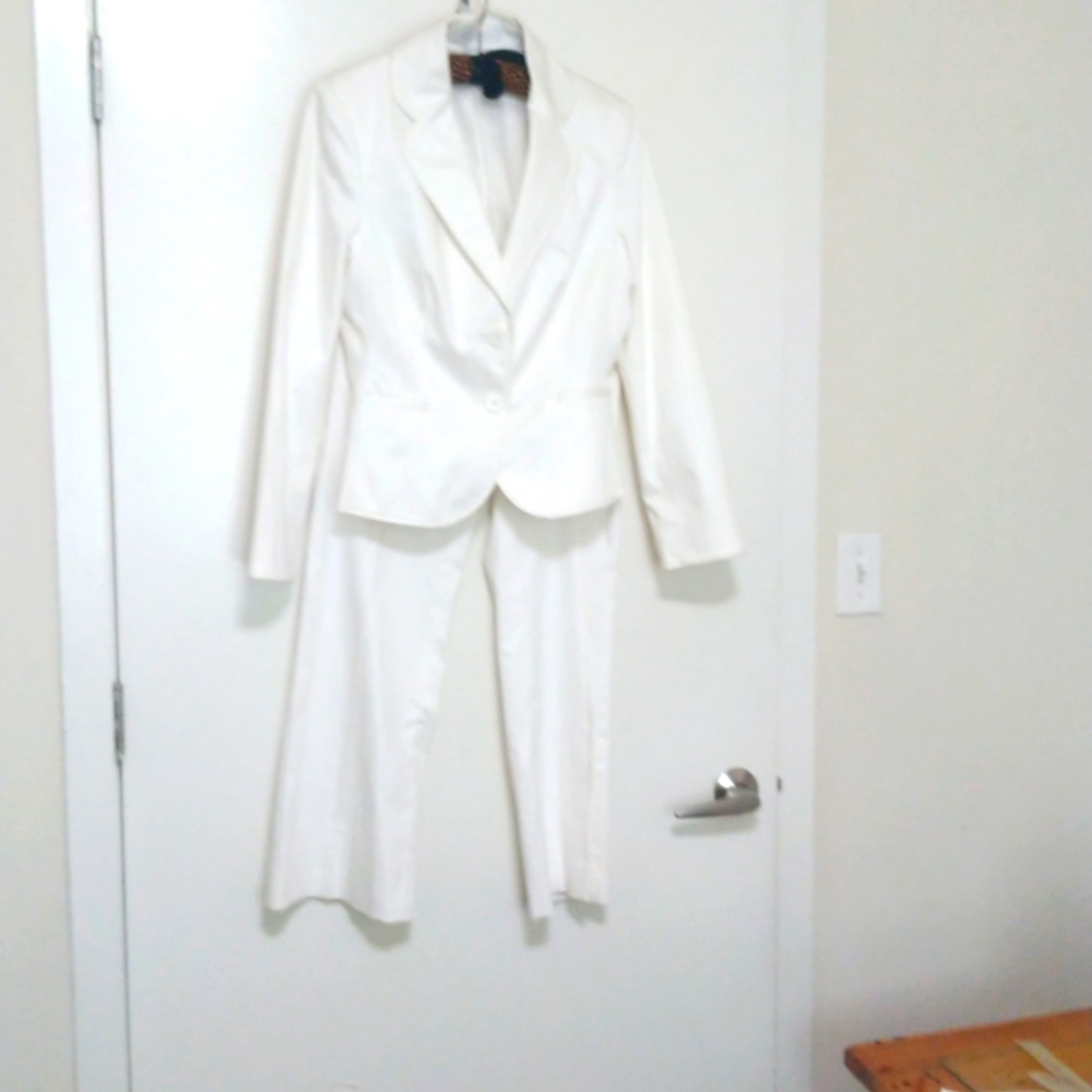 Stunning Express White Pant Suit